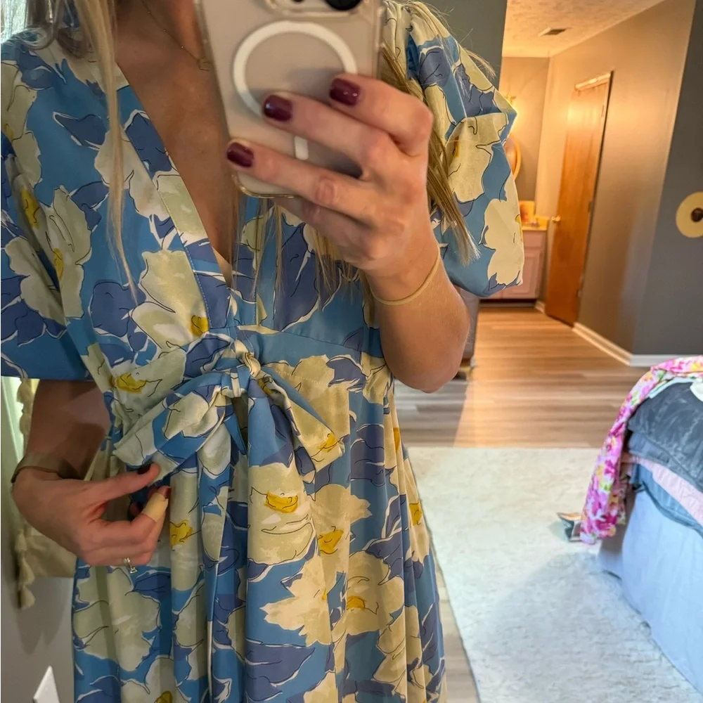 Blue Door Boutique Floral Blue and White Maxi Dress - Picture 3 of 4